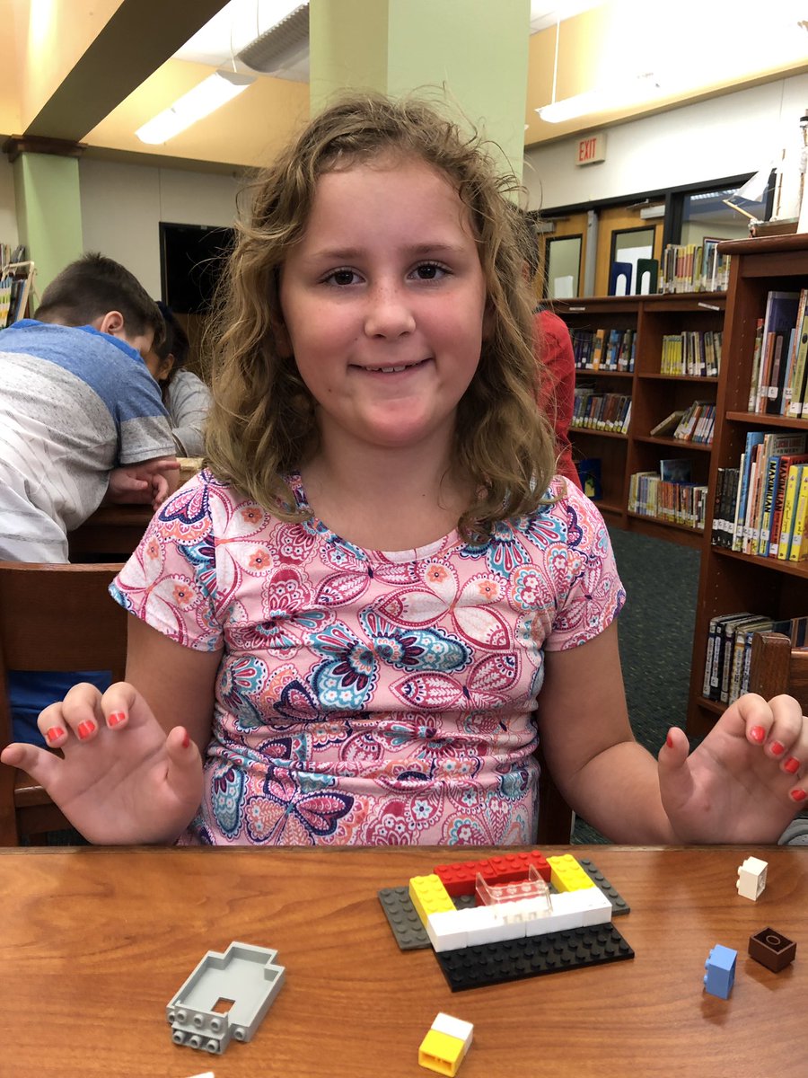 TraceyHardin18's tweet photo. First time I’ve been to makerspace with my whole class! Makes me want to be a librarian even more! #lovemylisd #buildingbrighterfutures #bbproud https://t.co/bJU6Gix1fb