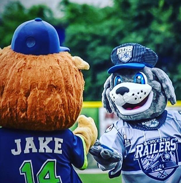 JakeTheLion14's tweet image. Happy National Dog Day to my dawg @Trax_RailersHC #nationaldogday #bestbuds #hockeyseasoniscoming