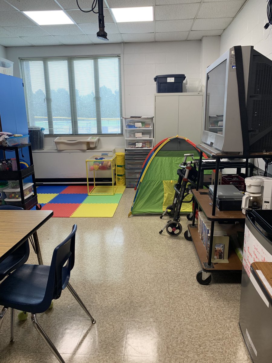 MsTyler4's tweet photo. I do whole heartedly feel that I have the best job on earth.  I work at the best school with the best admin team, an absolute dream of an assistant and the most extraordinary students anyone could ever ask for.  Here’s to the first day of many! https://t.co/8TcnAFPKuC
