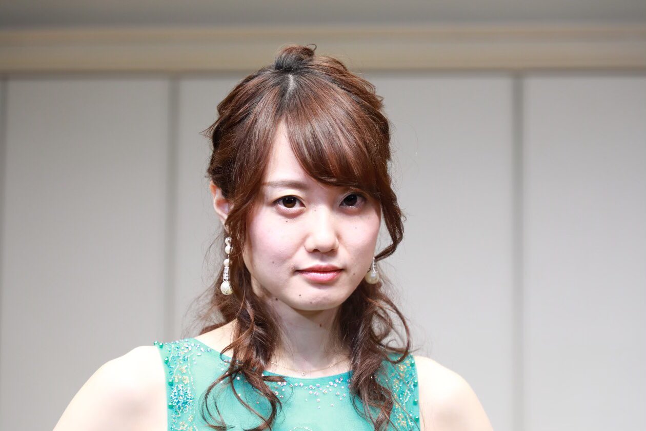 兵頭愛美 伴奏ピアニスト ピアノ講師 ぷんすか 写真を撮ってもらうのが苦手なのを克服するため 練習のためにいろいろな表情を取ってもらいました レッスンの時 こんな顔してたら嫌だな ピアノ 兵頭愛美 Piano ドレス コンサート 怒 音楽