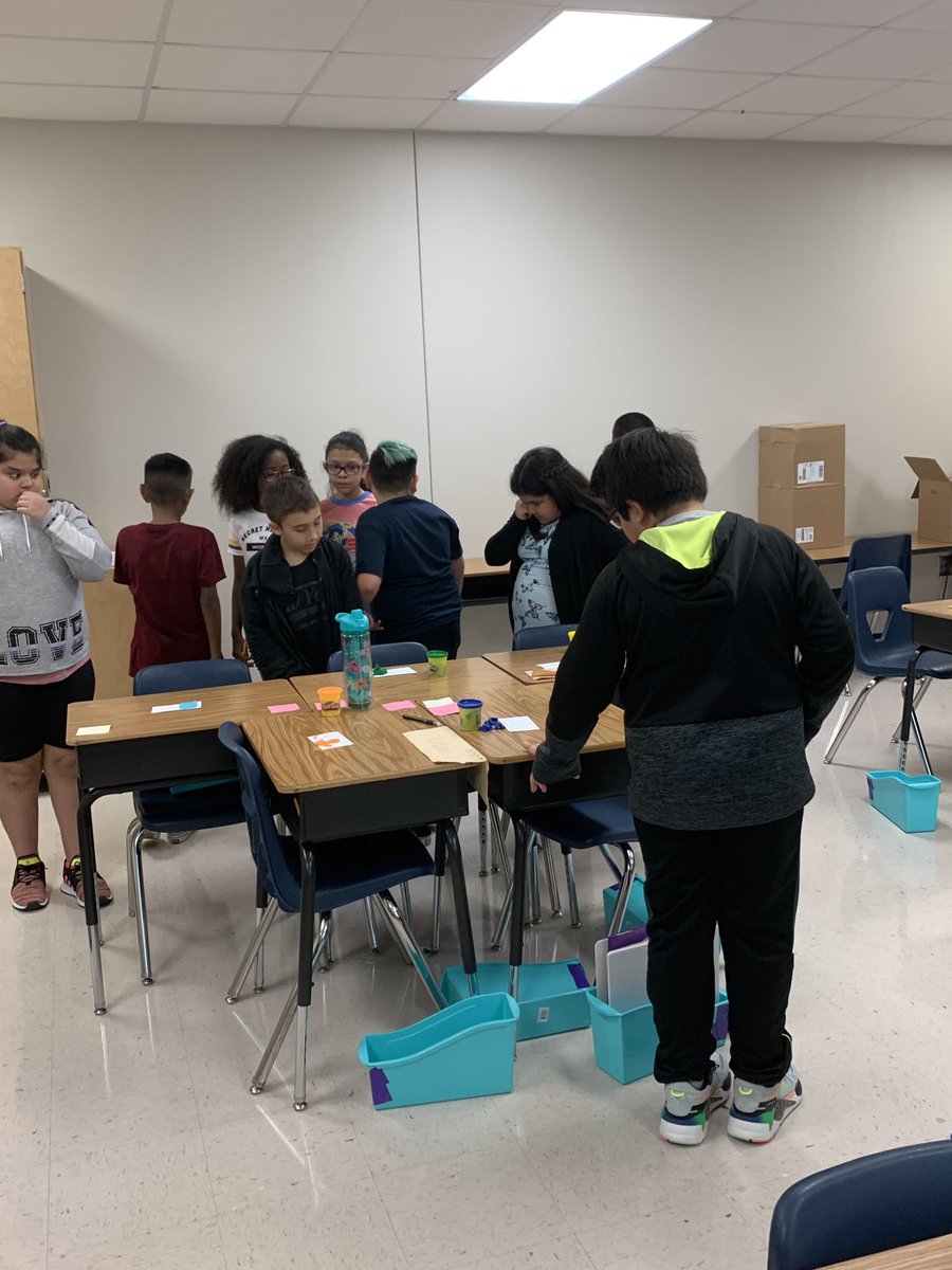 CJacobs80923619's tweet photo. Create something that represents you and write about why you chose to make it. #buildingacommunity #FirstDayOfSchool #smcisd https://t.co/yRbM757h6s