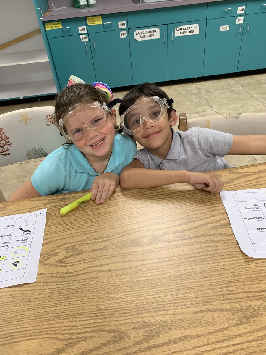 ajohnson1710's tweet photo. Beachland first graders learn about science tools. https://t.co/5D2xikIleK