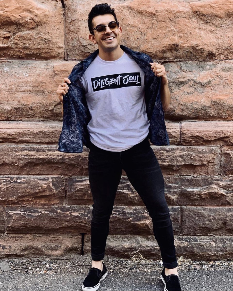 SoulSoDiligent's tweet photo. Lookin’ fly in my white “OG Diligence” tee! 🔥🔥Get yours today at https://t.co/az9wmKwv44 #DiligentSoul #SoulSoDiligent #Prioritize #Persevere #Execute #Dedication #ClothingLine https://t.co/PDhzTAMbHb