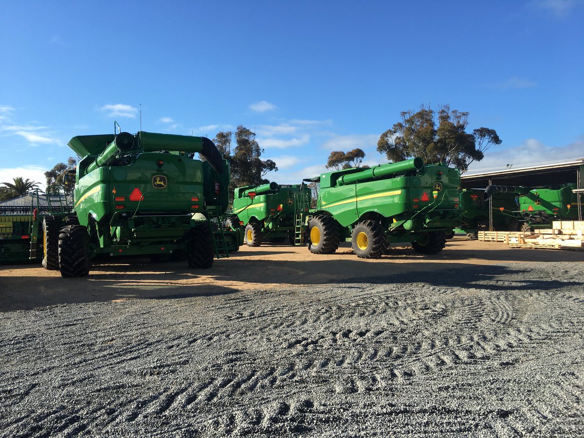 DaveMooney20's tweet photo. Full yard, green on green 👍 https://t.co/nOxtOd8IF1