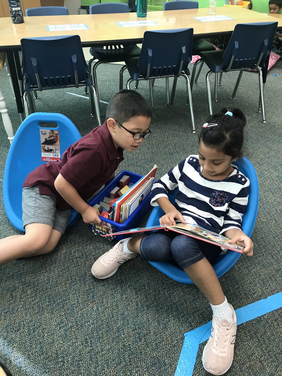 TresiIvy's tweet photo. Kinders already loving to read!!@SemElementary @friscoisd @pta_sem https://t.co/hhicpFom05