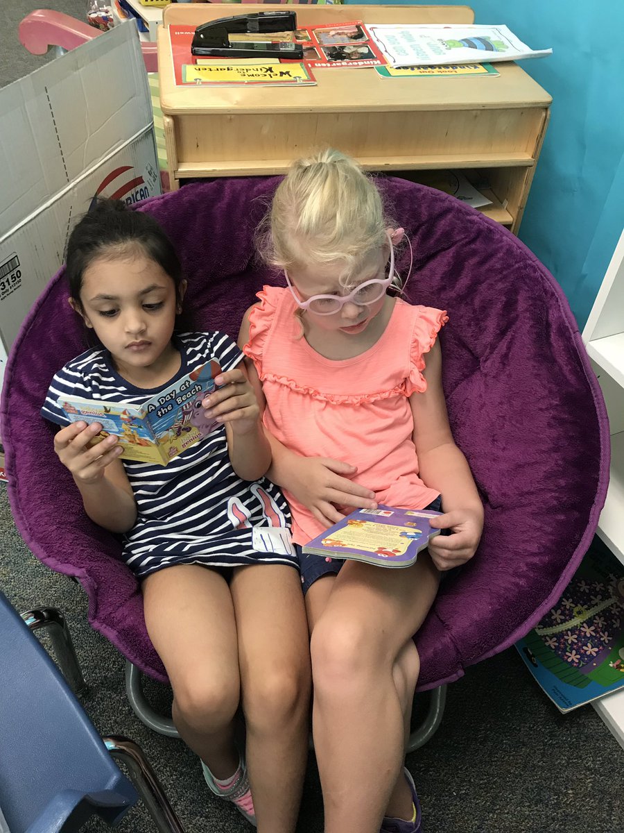 TresiIvy's tweet photo. Kinders already loving to read!!@SemElementary @friscoisd @pta_sem https://t.co/hhicpFom05