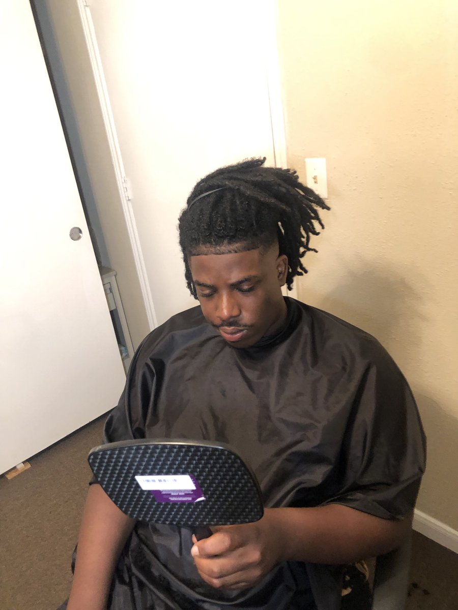 ebcutzz's tweet image. #midfade #pvamu #pv23 #pv22 #ebcutz 🔥 come that crispy crisp 🔥
