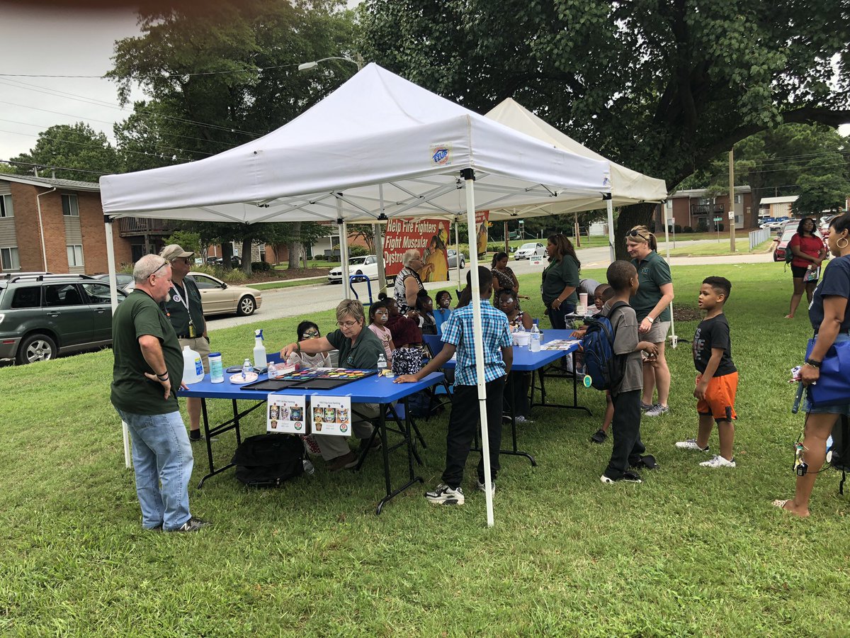 Jefffire89's tweet image. This last weekend our own @NNCERT Team assisted at the IMPACT event that ensures all children get a equal start to the new school year! Awesome work. @NNFire @CityofNN @NewportNews794 @NNMayorPriceDDS @councilwomans @Daily_Press @ToddJLeDuc @GreggFavre @DavidBarckhoff @VAFireNews