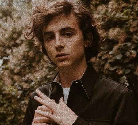 LuLuWay posted on Instagram :

I look kinda good in this? ngl?