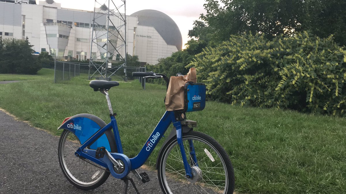 chatsWithGeorge's tweet photo. What is the liberty science center #citibikesummercontest @CitiBikeNYC https://t.co/XrcElNgC1B