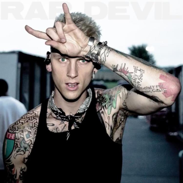 HotelDiablo_237's tweet image. 🎶Fuck Rap God, I'm the Rap Devil
Comin' bare-faced with a black shovel
Like the Armageddon when the smoke settle
His body next to this instrumental, I'm sayin'🎶
#machinegunkelly #rapdevil