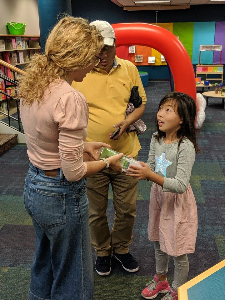 📚 + 🌞 = 🧠

Lily, our #SummerReading prize winner at Central Library, was thrilled to receive an Ozobot Coding Kit. She starts 2nd grade in the fall. Because she continued reading over the summer she is now ready to pick up where she left off in 1st grade — if not beyond that.