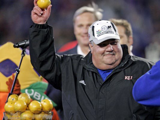 pjarnold's tweet photo. @missouri_in @KeepSawinWood @OU_Football @BroylesAward Happy Birthday Coach! This is my favorite picture. #rockchall https://t.co/N8sGuu0VqG