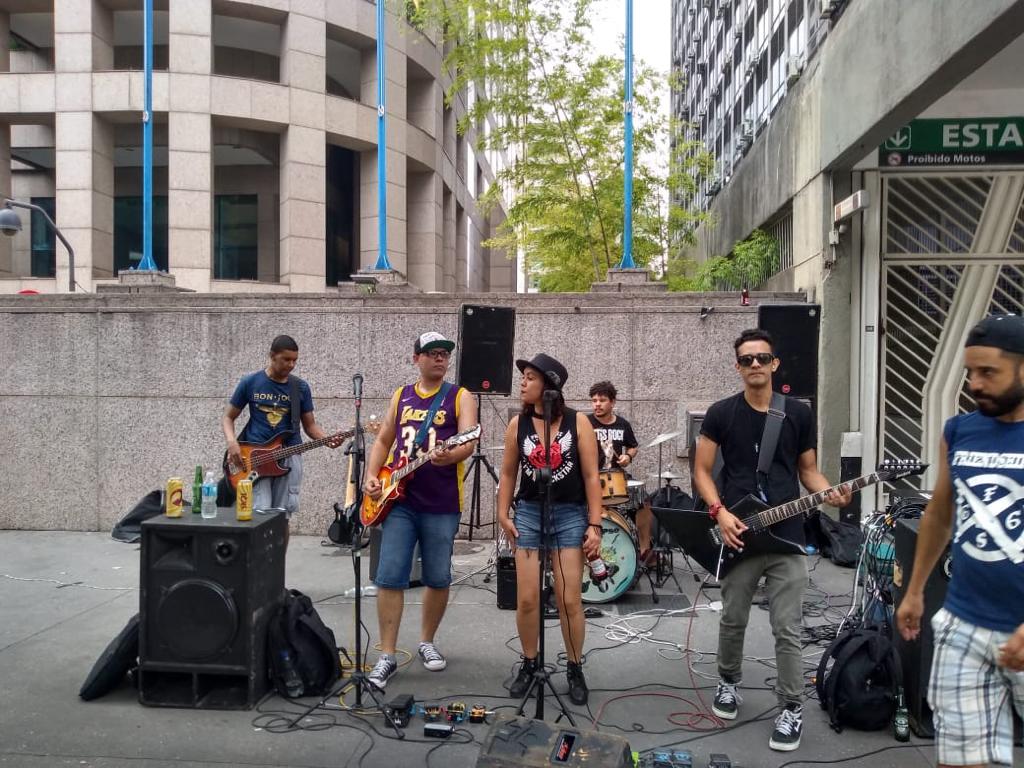 thelooprock's tweet photo. Ei galera!!! Dia 07/09 vamos tocar o melhor do #rocknroll na Avenida Paulista, então anota aí 07/09 as 13:45 início. https://t.co/3RL0SAxh8l