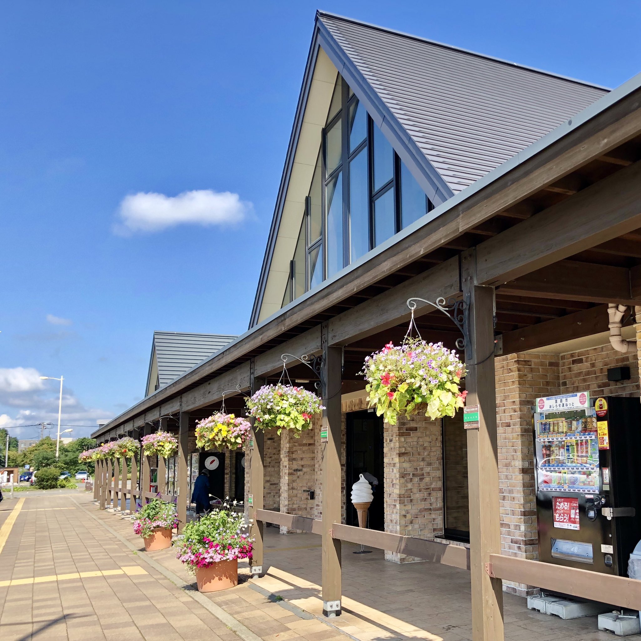 石川たくみ A Twitter 花のまち えにわ を体感できる 道と川の駅 花ロードえにわ 恵庭市民の方々の自主的活動から始まった オープンガーデンが盛んです 恵庭は 北海道内有数の花苗の産地で 札幌大通公園の花壇に使用されている花の大半は恵庭産です 恵庭市 石川たくみ A Twitter 花のまち えにわ を体感できる 道と川の駅 花ロードえにわ 恵庭市民の方々の自主的活動から始まった オープンガーデンが盛んです 恵庭は 北海道内有数の花苗の産地で 札幌大通公園の花壇に使用されている花の大半は恵庭産です 恵庭市