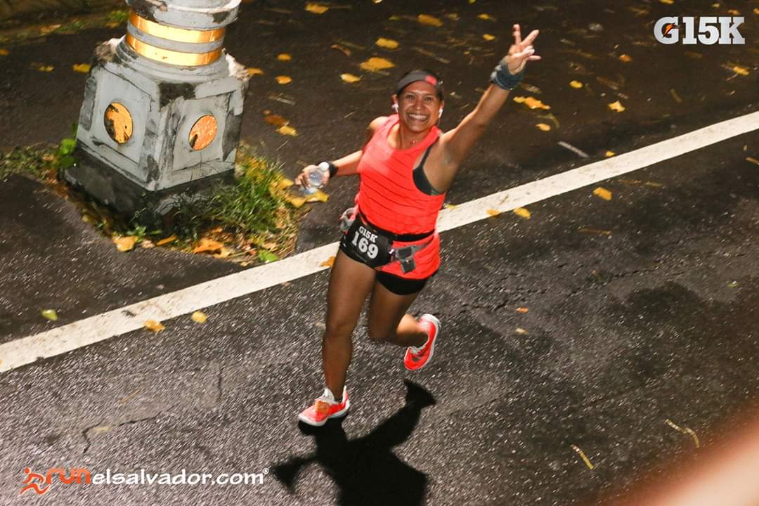 lailirunner's tweet photo. Pues aquí no más! Siendo Feliz!!!
#runners #runhappy #entrerunners #fondistassalvadoreños #legionarios #soycorredora #neverkeepwalking #yoelegicorrer @GatoradeSV https://t.co/ZAI8LFXyLU