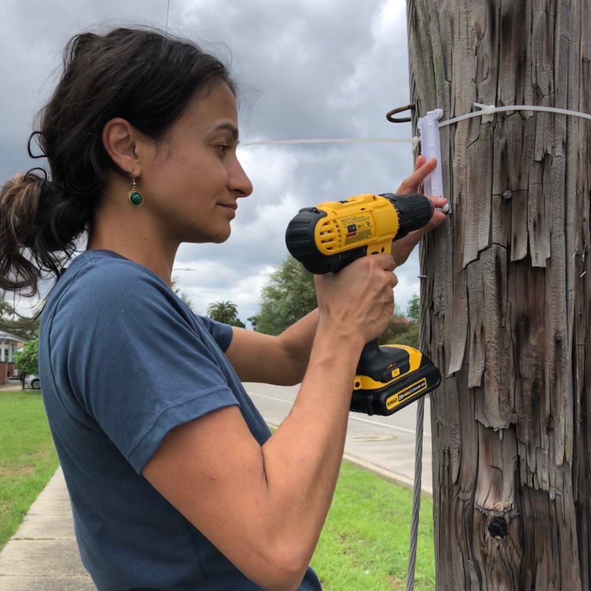 Terry Moore, Yasmin Davis and Julia Kumari Drapkin (<a href="/iseechange/">ISeeChange</a>) putting up <a href="/MCCI/">MCCI Corporation</a> mcci.io/m4831 outdoor heat sensors today in New Orleans (before the flood event today). Getting data on urban heat for health/safety using #LoRaWAN #IoT <a href="/thethingsntwrk/">The Things Network</a>