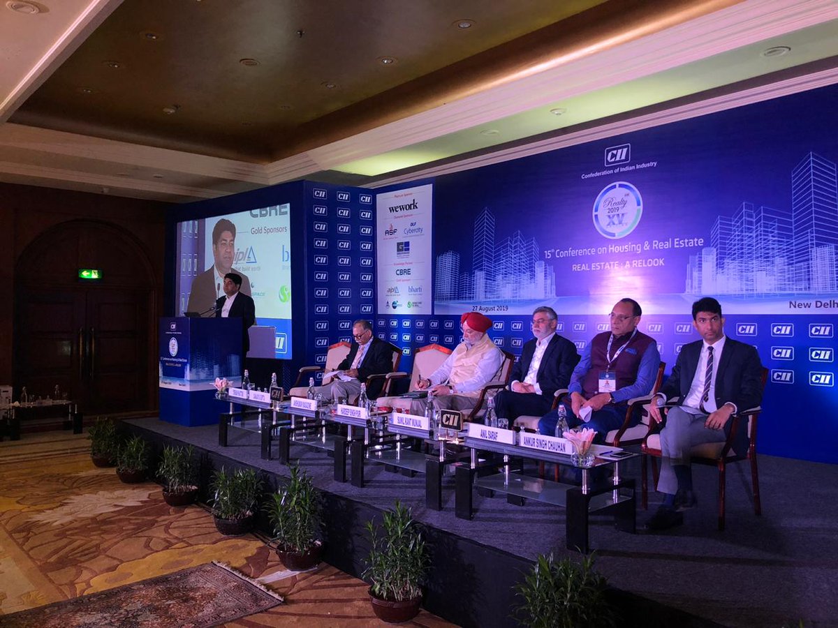 CBRE_India's tweet photo. CII National Committee co-chair @AnshumanMagzine welcomes the dignitaries to a full-house at #CIIRealty2019
#CBRELive #CIIRealty2019 #CIIXCBRE @FollowCII @CIIEvents
@MoHUA_India @HardeepSPuri https://t.co/rS01R5PHBO