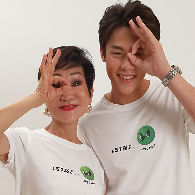 LoveKKimmy's tweet photo. ขอบคุณ #หมากปริญ ที่มาเป็นทูตตาวิเศษ และร่วมตกแต่งตุ๊กตาตาวิเศษให้นะคะ ชื่นชมมากค่ะ หล่อ น่ารัก เป็นกันเอง ขอเป็นf c อีกคน😘😘🤗🌷♥️#ตาวิเศษ #เรานะตาวิเศษ #ร่วมใจลดขยะ #nudiejeans #theadjective #mark_prin
Cr.@chodchoy7 https://t.co/LaSSE78QI8