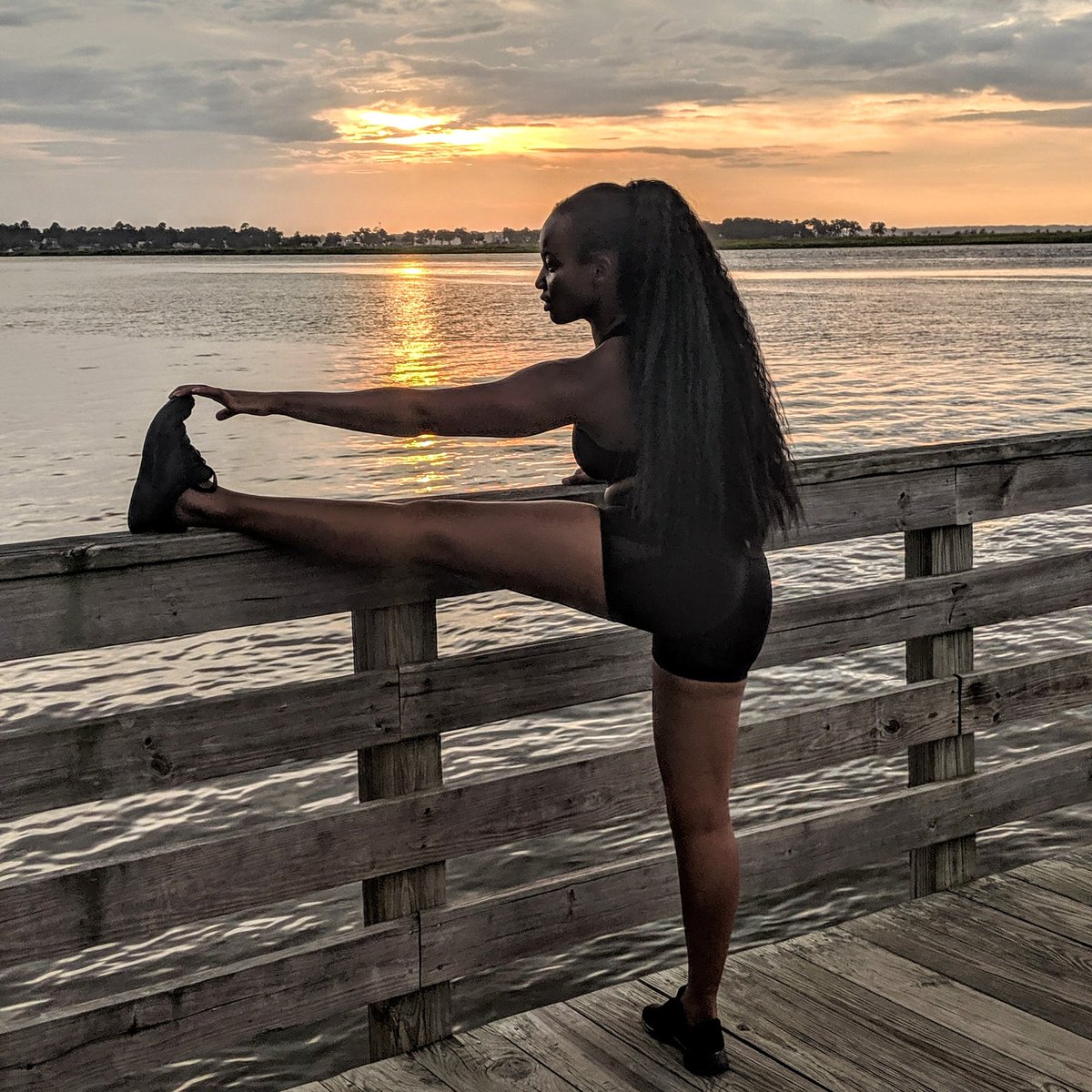 One of the greatest moments in life is realizing that a few weeks ago, your body couldn't do what it just did! 
#keepgoing #youaremakingprogress

#rorafit #hamstringstretch #sunsets #fitspo #fitspire #fitprincess #stretchitout #motivationtuesday #prettyfitmelanin #tasteofthesouth