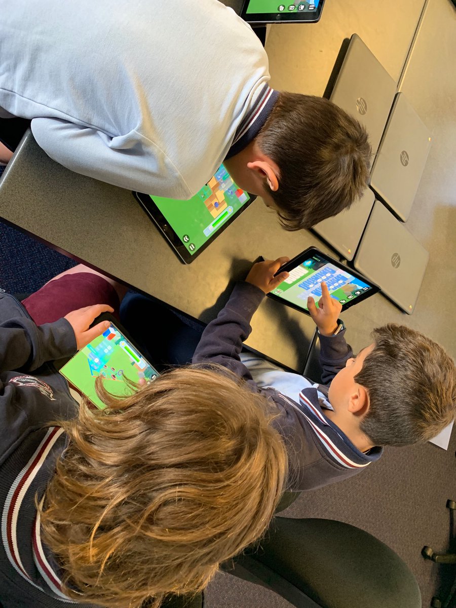 BNPSHub's tweet image. This pesky level 1-4 is sooooo hard! Working together. #bnps #dronecoding