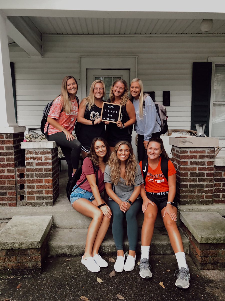 1352chitown's tweet photo. happy first day of school y’all!! rain or shine we always glowin’ 😤🔥🤩 #15thgrade #jumpingintojunioryr #literally @LibbyNave @mere_mereee https://t.co/O6iltNeZDL