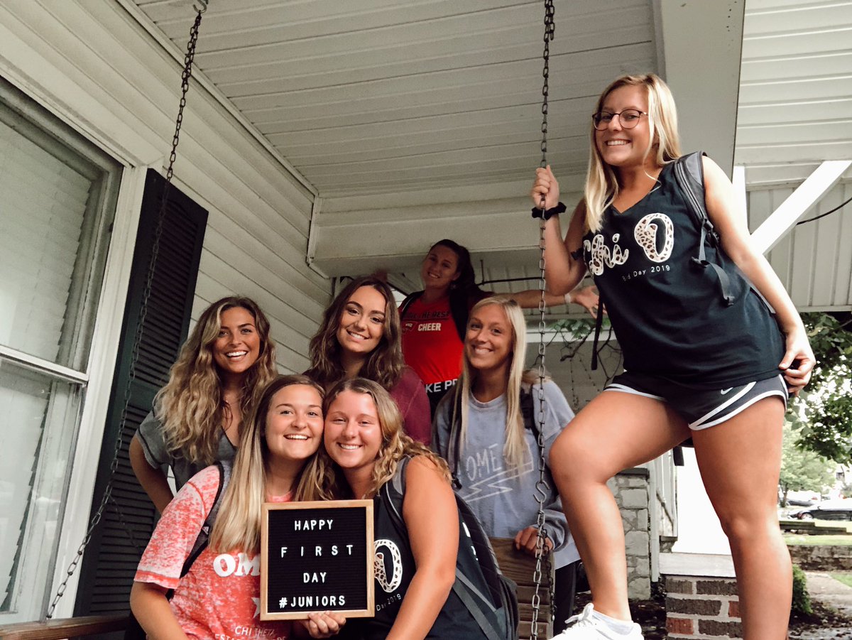1352chitown's tweet photo. happy first day of school y’all!! rain or shine we always glowin’ 😤🔥🤩 #15thgrade #jumpingintojunioryr #literally @LibbyNave @mere_mereee https://t.co/O6iltNeZDL