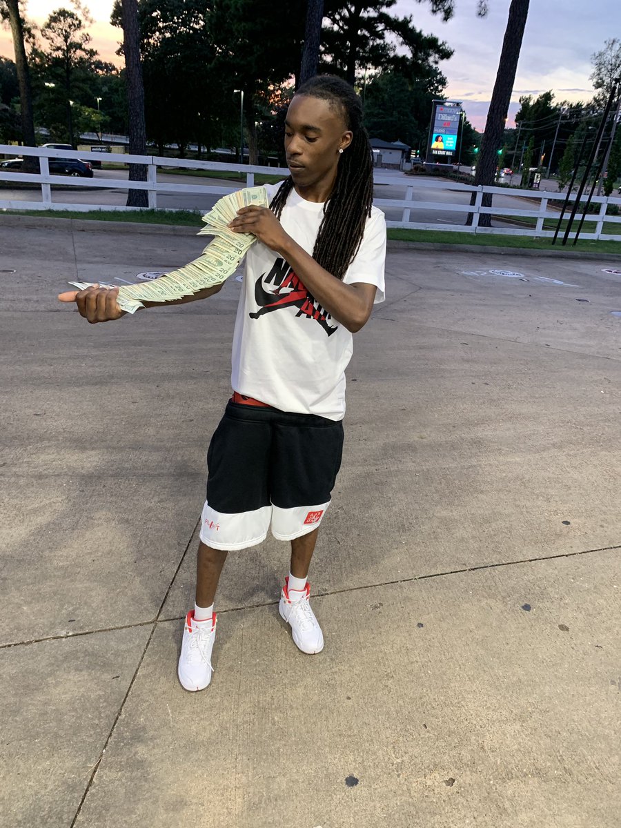 TaeeSosaaaa's tweet photo. Yeah i been killing the Game Bitch 🅿️ Tell The Pussy Niggas Catch Up 🐐💰 https://t.co/TTTPgbBP4Q