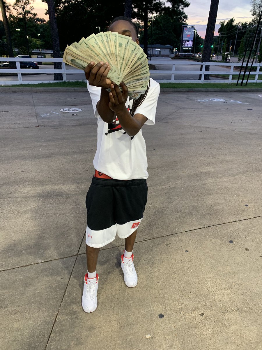 TaeeSosaaaa's tweet photo. Yeah i been killing the Game Bitch 🅿️ Tell The Pussy Niggas Catch Up 🐐💰 https://t.co/TTTPgbBP4Q