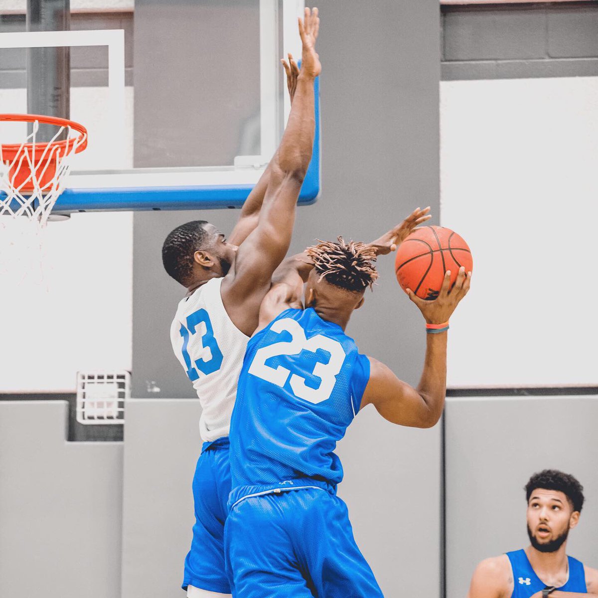 UTAMavsMBB's tweet photo. Preparing for November.

🔷#MavUp🔶 https://t.co/6eMDsMMOlw