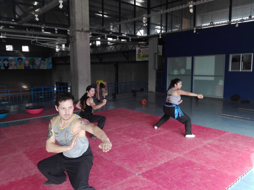 CTerracotas's tweet photo. Entrenar y volver a repetir mas una preparacion fisica ... mucho kung fu y garra ..@clinicaMEDS  @MaipuRenace @Impulso_Inicial @tatwongct #tatwong #tatwongkungfuchile #tatwongfamily #choylayfut #folungmen #kungfutradicional @cathy_barriga @adnradiochile @biobiodeportes https://t.co/1yQakGs5rK