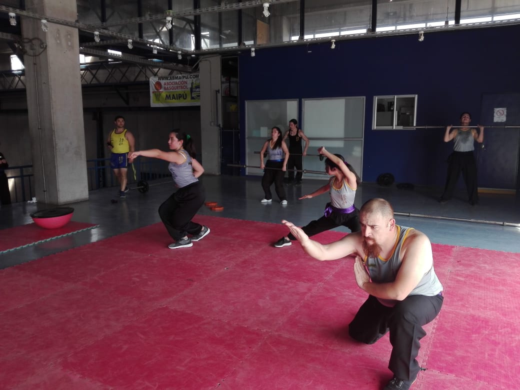 CTerracotas's tweet photo. Entrenar y volver a repetir mas una preparacion fisica ... mucho kung fu y garra ..@clinicaMEDS  @MaipuRenace @Impulso_Inicial @tatwongct #tatwong #tatwongkungfuchile #tatwongfamily #choylayfut #folungmen #kungfutradicional @cathy_barriga @adnradiochile @biobiodeportes https://t.co/1yQakGs5rK