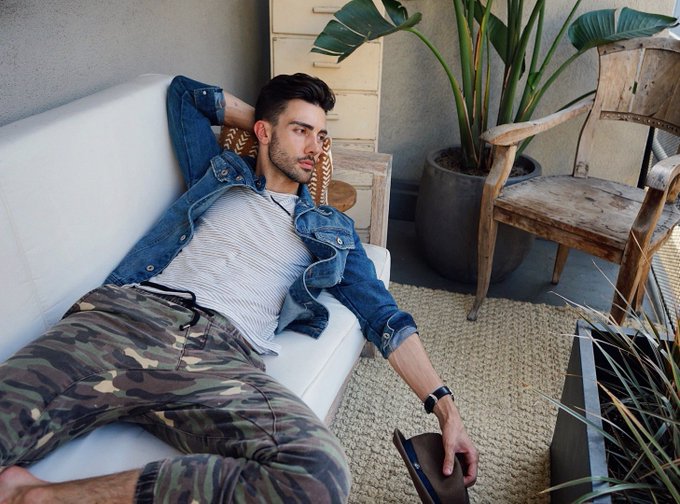 Reflecting on why I thought layers were a good idea for 95 degree heat. https://t.co/fu1w3Jk5fm<a href="/tag/neverletgo"class="tags"><span>#neverletgo</span></a>