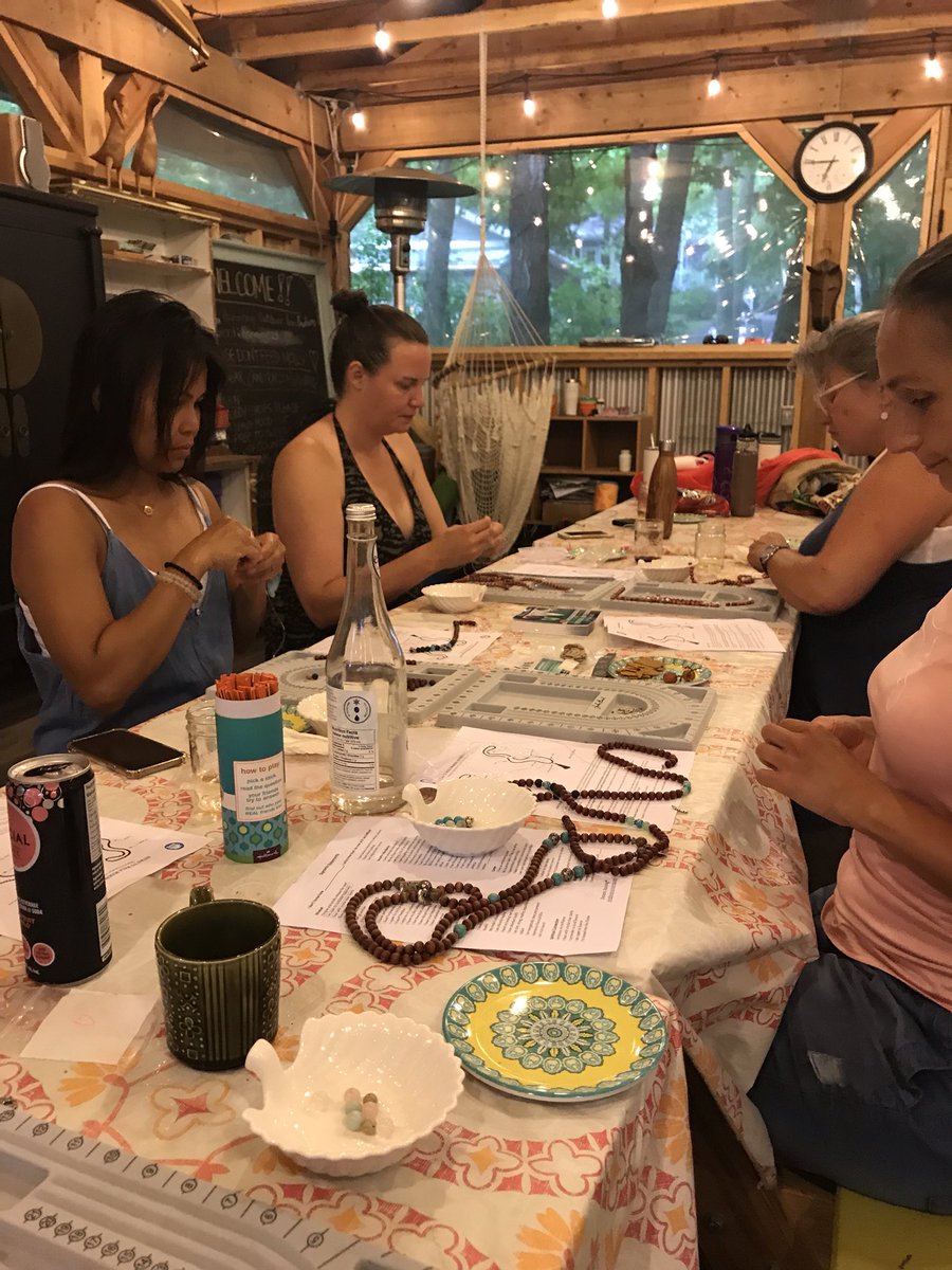 KickitwithKDuff's tweet photo. Mala workshop📿what’s your positive affirmation?🧘🏻‍♀️Link to videos in bio ⤴️ Subscribe for a chance to win a FREE custom program!💥
#affirmations #mala #malamaking #beading #positivity #positiveaffirmations #meditation #mindfulness #intentionalliving #intentionsetting #positivity https://t.co/5ypP666zrx