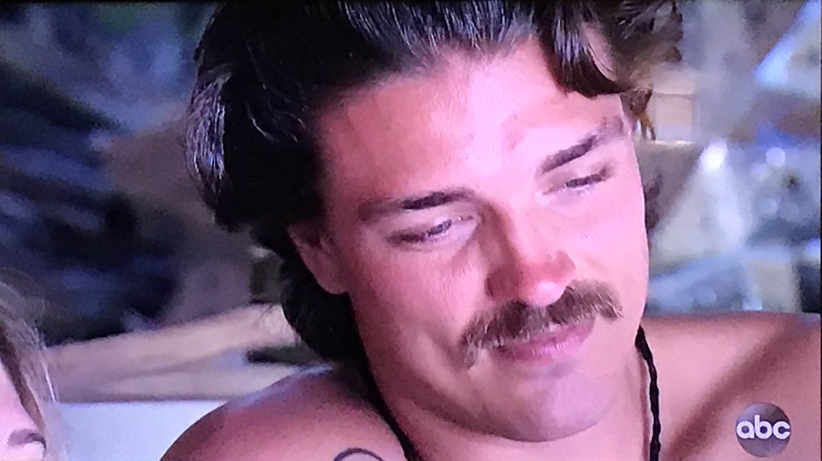 rosegoldgerry's tweet photo. Starting to think Dean just came to paradise for the running water #BachelorInParadise https://t.co/TKlStnCP7U