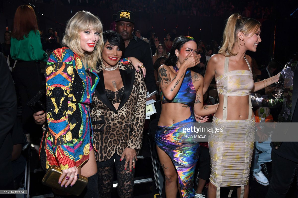 Halsey Updates On Twitter Halsey Gigi Hadid Taylor Swift