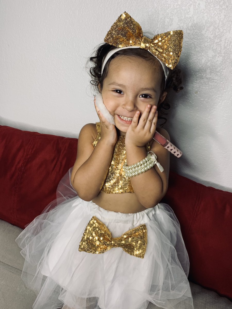 debbeelove's tweet photo. Bella Rae APPROVES of the new lippies 😍💓😭 @LEXXXLIEEE @VLEXXXGALINDO @LiveGlamCo #LesDoMakeupxLiveGlam  #LiveGlamFam 👄 😘 https://t.co/ct5WTHAYdp