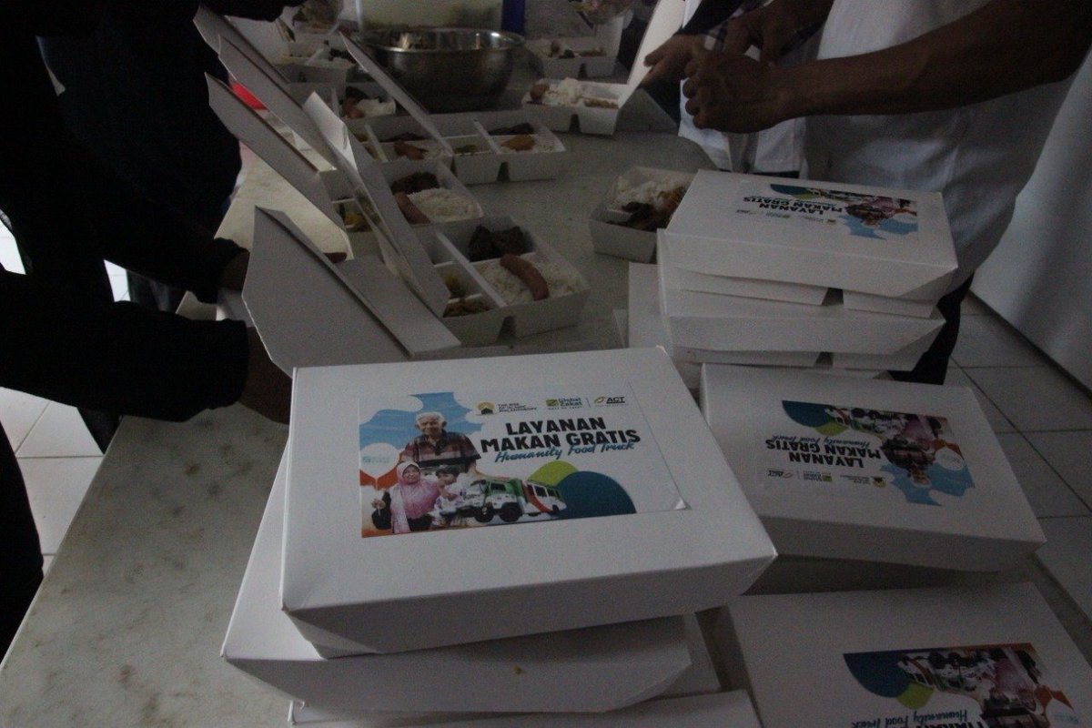 ACT_SulSel's tweet photo. Ringankan Dampak Kekeringan di Cibarusah Melalui Humanity Food Truck. https://t.co/NLfhzxR5Ta #LetsACTIndonesia #SaveOneSaveHumanity
#KekeringanMematikan #DermawanAtasiKekeringan https://t.co/1yXpIJOOwa