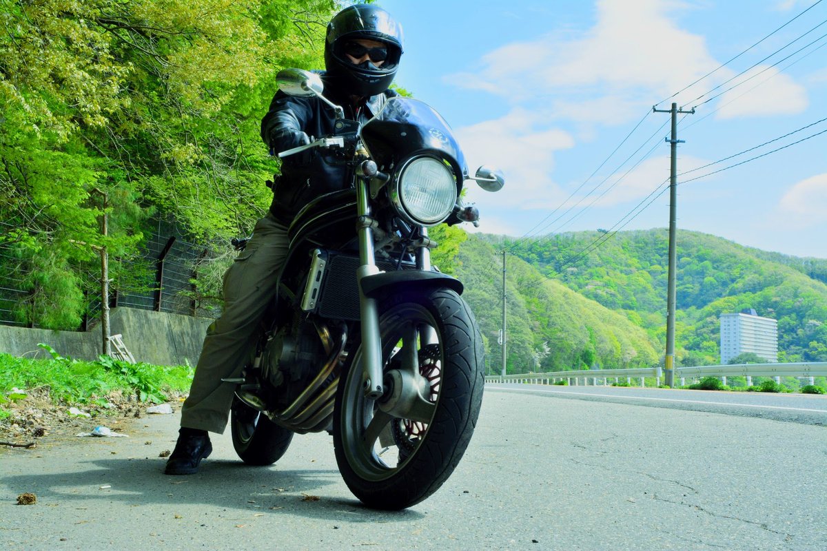 aeneus820's tweet photo. #cb400sf はマジで良いバイクだったなぁ。一昨年は #kdx200sr このバイクもカットビ系のじゃじゃ馬。ツーリングには不向きかと思いきや結構走ってくれた。#矢吹町 に一番行ったバイクは #bandit250 16年間の相棒。最高に良い奴。#猪苗代 #gs400e マイナーの極み91年式。いかん。バイクが欲しい。。 https://t.co/sIgli9lHxQ