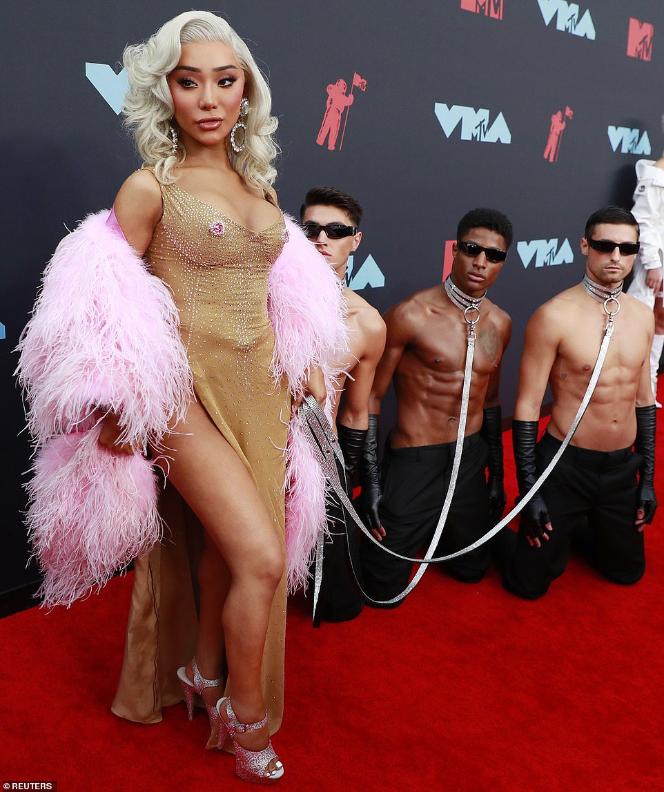 “Thoughts on Nikita Dragun and her league of shirtless men at the MTV #VMAs...