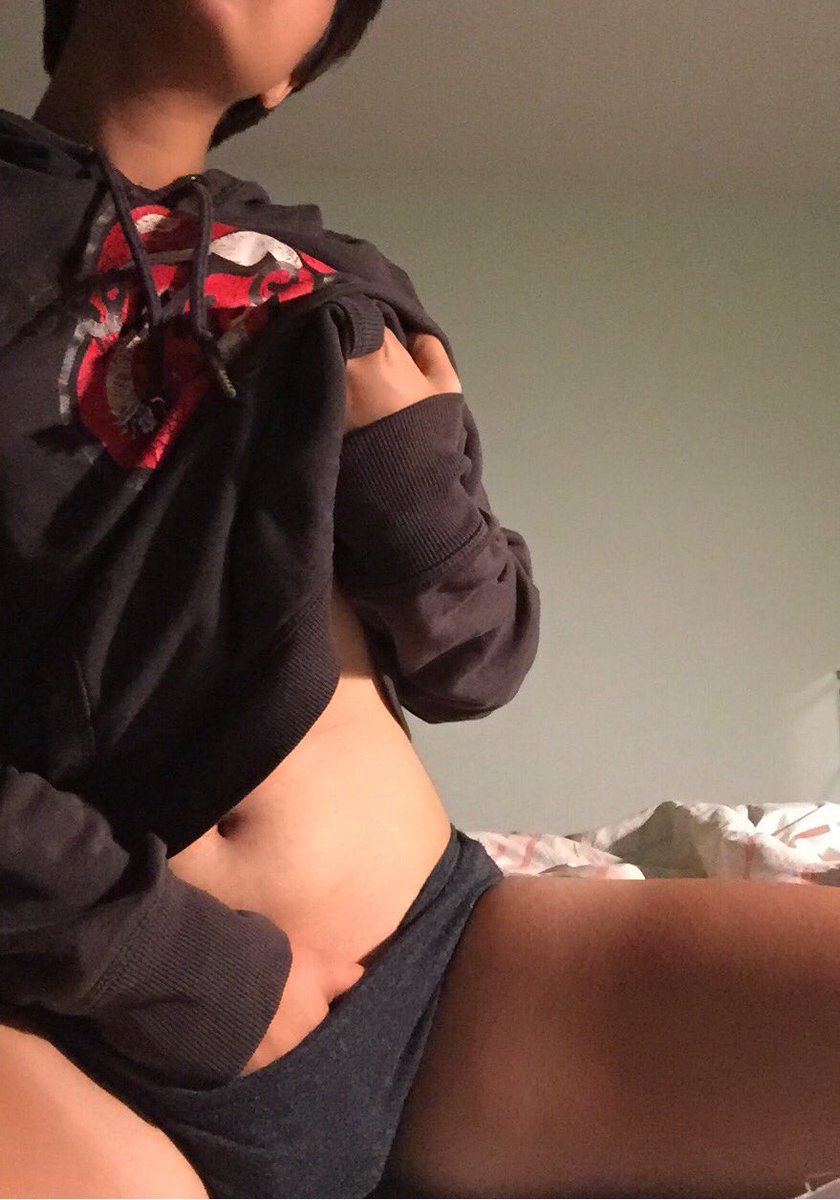 riwdaddyz's tweet photo. i’m sorry i took your hoodie https://t.co/mfUDizLuoy