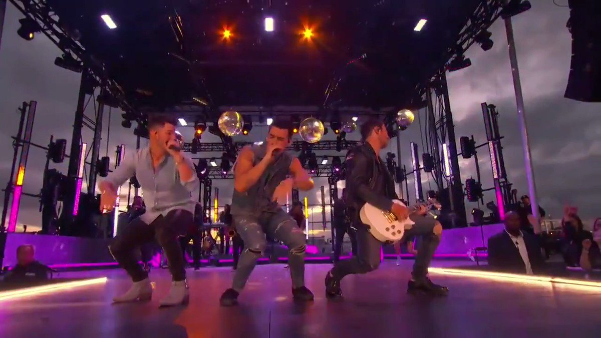RT @MTV: How awesome was the @jonasbrothers LIVE remote performance! #VMAs https://t.co/Jpjx91PR9L