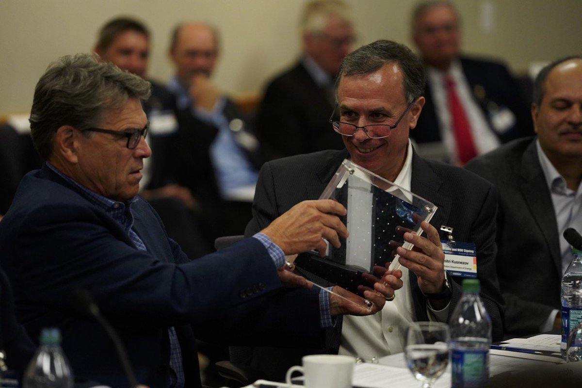 SecretaryPerry's tweet photo. @ENERGY @Livermore_Lab @ORNL @argonne @BerkeleyLab @EnergyPress @WHOSTP @VeteransHealth @DeptVetAffairs @NNSANews America is in the midst of a technology race in Artificial Intelligence that we haven't seen since the race to the moon. @ENERGY is ready to lead the way in AI with the help of our #NationalLabs, universities, and the entrepreneurial spirit of the private sector to change lives. https://t.co/JW8coojuc8