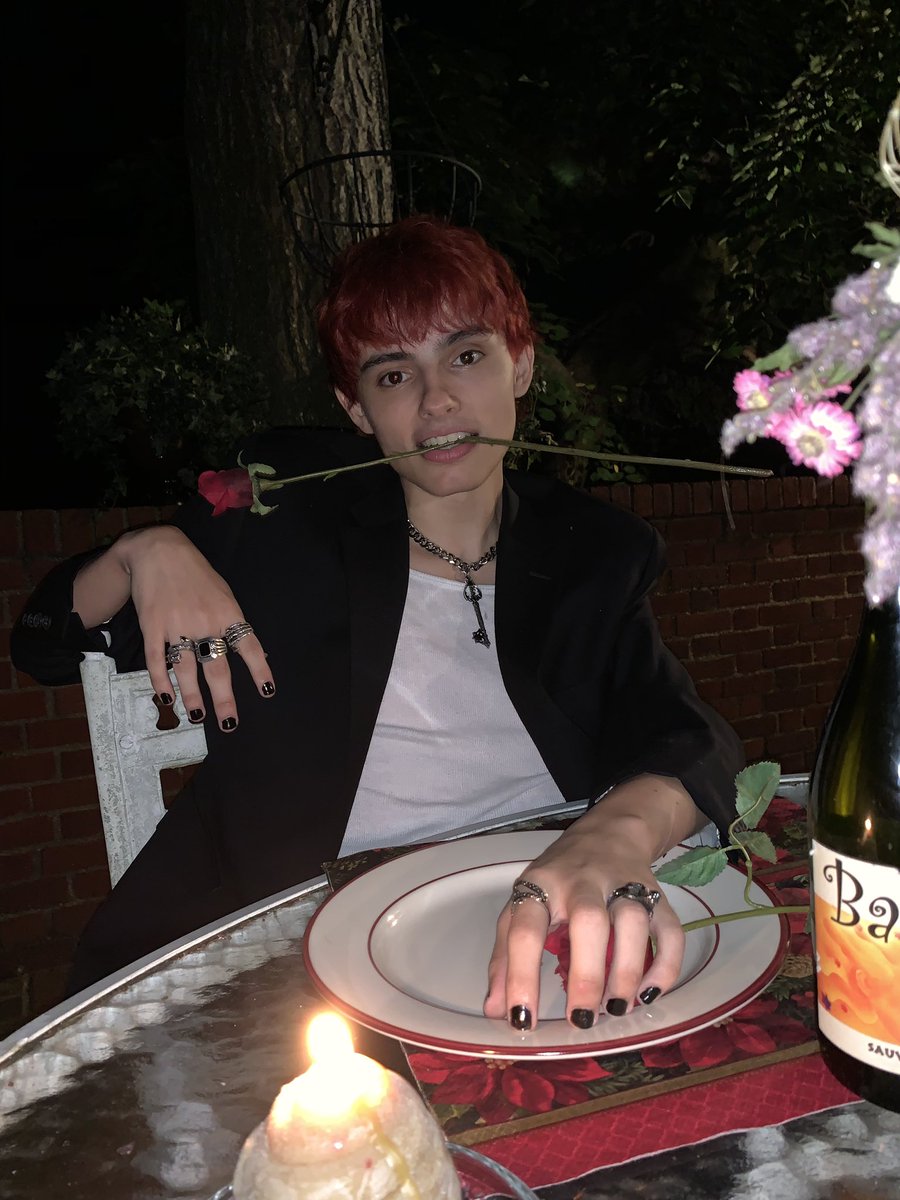 NoHoesGeorge's tweet photo. i could take you out to eat 🖤 https://t.co/b4MIedhITF