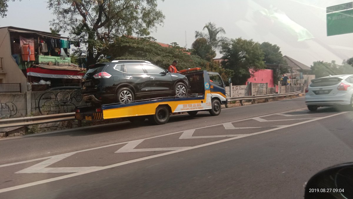 david_dw22's tweet photo. Kecelakaan toll jorr KM 3 arah ulujami, sudah di evakuasi. Macetnya sampai GT Pondok Ranji @TMCPoldaMetro @infoll https://t.co/3Sy0hTgho8