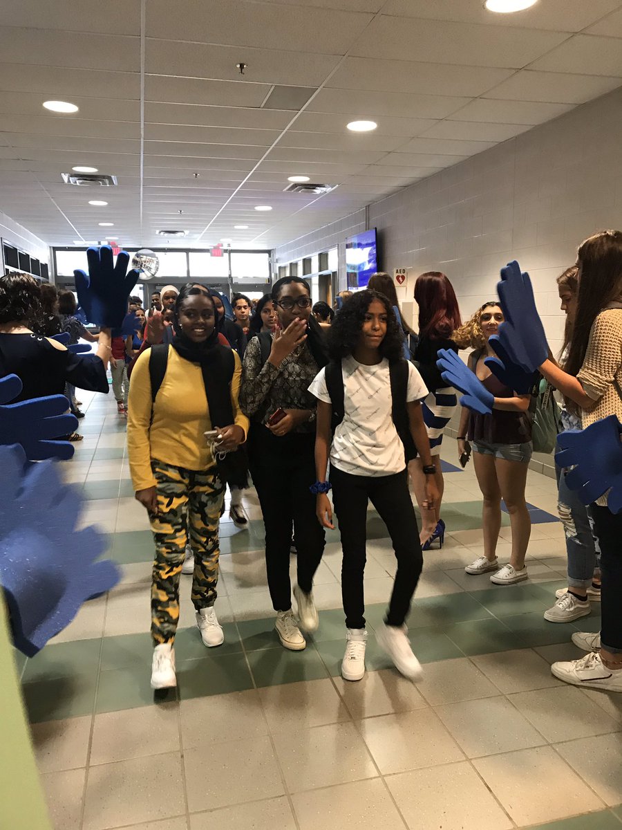 SLHS_SOAR's tweet photo. Welcome back! I hope you all had a great day! #SOAR #SLLEADERSHIP https://t.co/2EjyamvETr