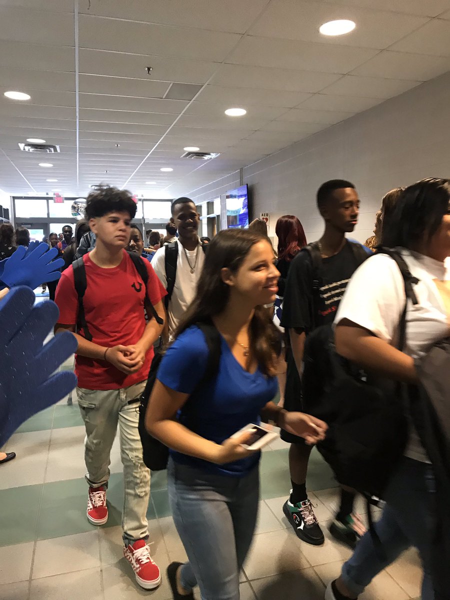 SLHS_SOAR's tweet photo. Welcome back! I hope you all had a great day! #SOAR #SLLEADERSHIP https://t.co/2EjyamvETr