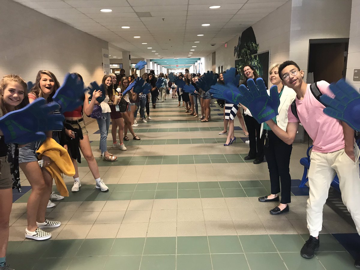 SLHS_SOAR's tweet photo. Welcome back! I hope you all had a great day! #SOAR #SLLEADERSHIP https://t.co/2EjyamvETr