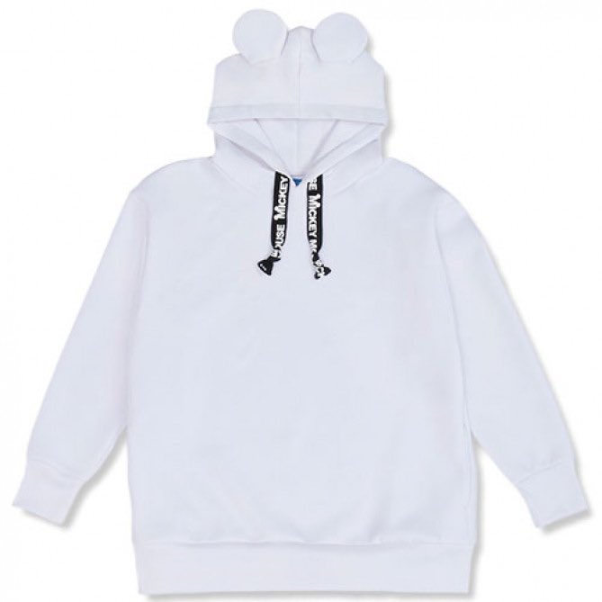 テーマパーク情報 Castel キャステル 公式アカウント 19年9月6日 金 より順次発売になるミッキーロゴグッズを11種類ご紹介します シンプルデザインのモノクログッズが登場しますよ 秋冬コーデにおすすめのキャップニットやミッキー 耳付きパーカー