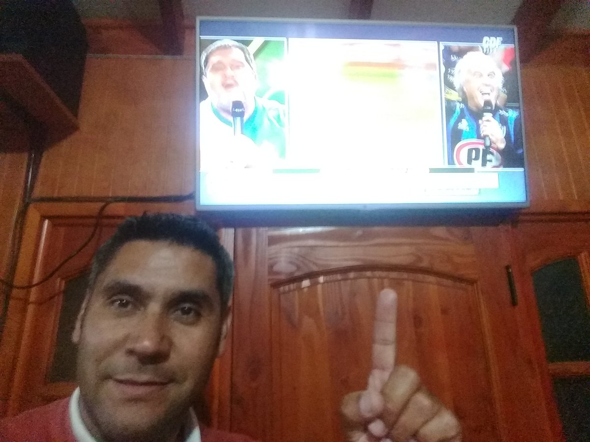 Rickyherrera75's tweet image. Aquí escuchando y viendo a los contertulios como debaten con pasión y amor a sus clubes, y con la esperanza como buen colocolino de ganar la 7 del histórico goleador del futbol chileno saludos a todos #yoveoshowdegolescdf